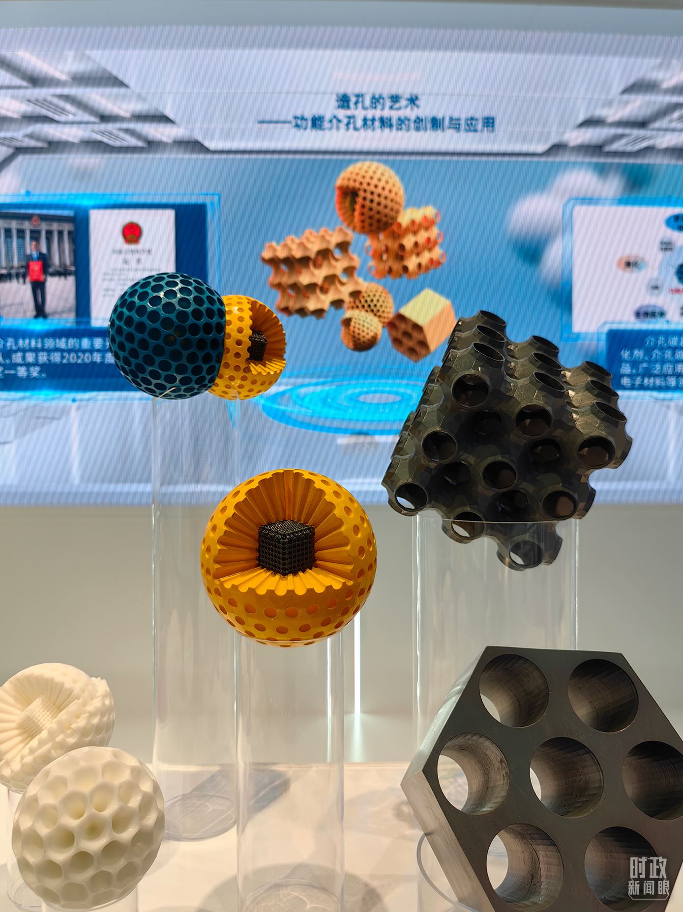 △上?？萍紕?chuàng)新成果展。（總臺央視記者段德文拍攝）