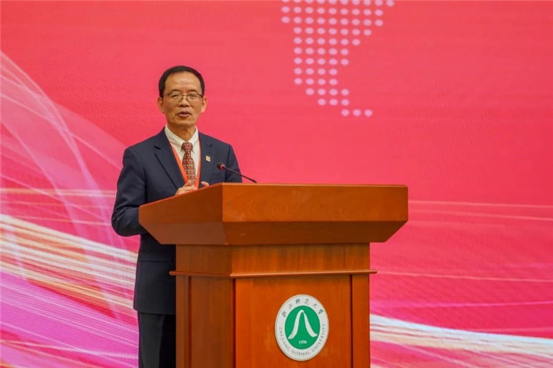 國務院學位委員會區(qū)域國別學學科評議組秘書長、浙江師范大學非洲研究院（非洲區(qū)域國別學院）院長劉鴻武致辭。主辦方供圖