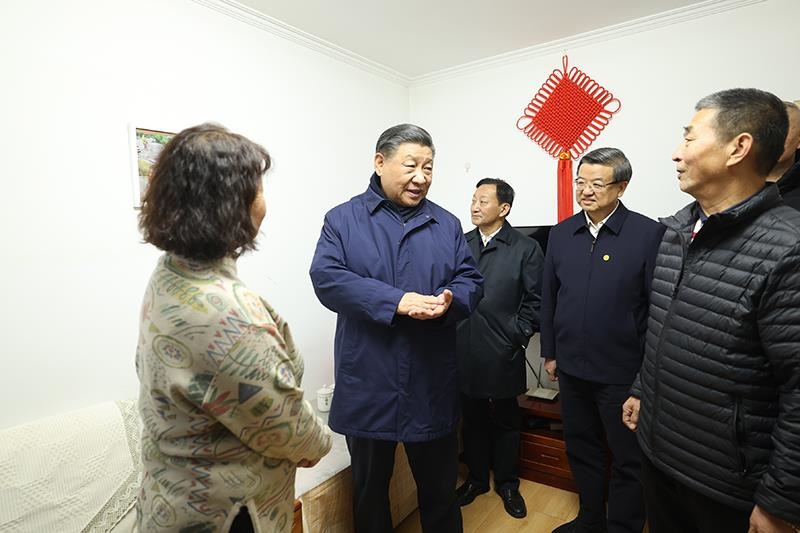 △2023年11月10日下午，習(xí)近平總書記在河北涿州市雙塔街道永濟(jì)秀園小區(qū)居民董彩英家看望慰問。