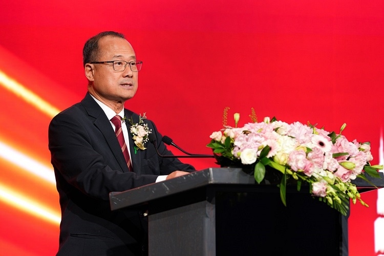 第十四屆全國(guó)政協(xié)常委、香港中華總商會(huì)會(huì)長(zhǎng)蔡冠深致辭。阿聯(lián)酋中華工商總會(huì)供圖