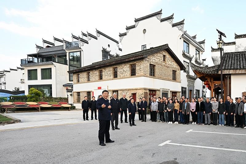 2023年10月11日，習(xí)近平總書記在江西上饒市婺源縣秋口鎮(zhèn)王村石門自然村考察。