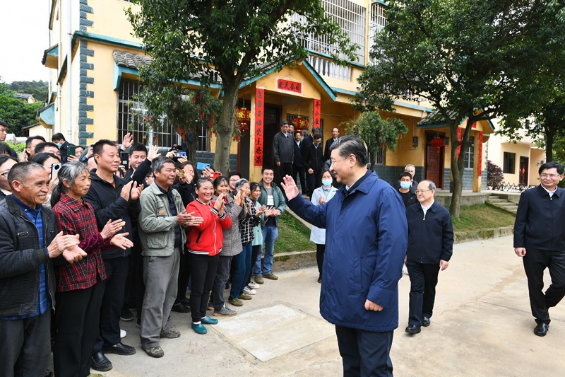 2021年4月25日，習近平總書記在廣西桂林市全州縣才灣鎮(zhèn)毛竹山村考察時，同鄉(xiāng)親們親切交流。新華社記者 謝環(huán)馳 攝