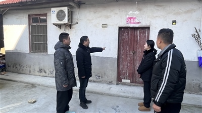  圖②：法官勘察訟爭房產(chǎn)。