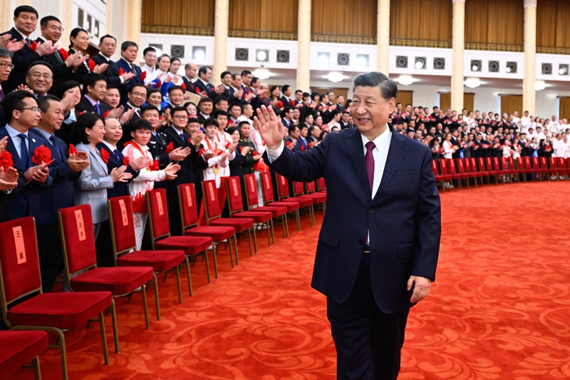 2022年4月8日，北京冬奧會(huì)、冬殘奧會(huì)總結(jié)表彰大會(huì)前，習(xí)近平總書記會(huì)見北京冬奧會(huì)、冬殘奧會(huì)突出貢獻(xiàn)集體代表、突出貢獻(xiàn)個(gè)人和中國體育代表團(tuán)成員。