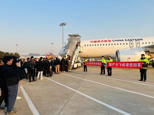 2024春運第一天，東航4架C919大飛機全部投入商業(yè)運營。東航供圖