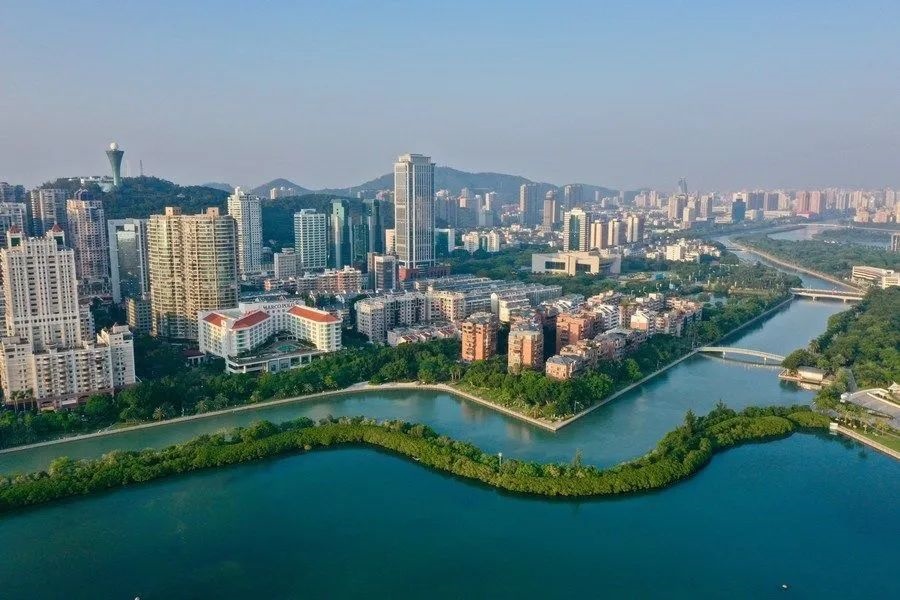 筼筜湖周邊城市景觀。新華社記者 姜克紅 攝