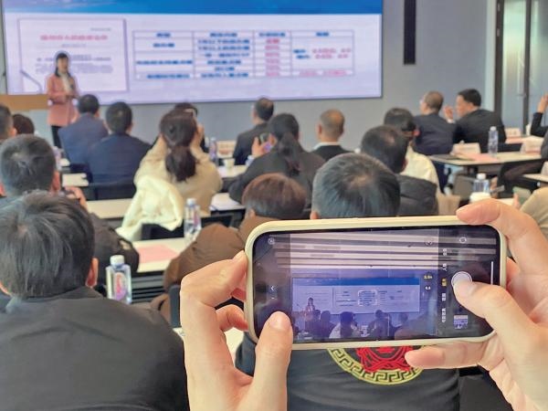 1月2日，“百團千企出海拓市場增訂單”行動啟動。蔣文廣 攝