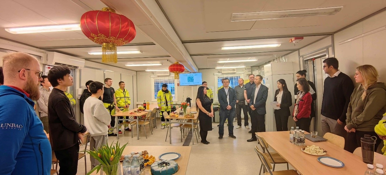 中國(guó)駐瑞典大使崔愛(ài)民走訪中鐵隧道局集團(tuán)瑞典工程公司。中國(guó)駐瑞典大使館供圖