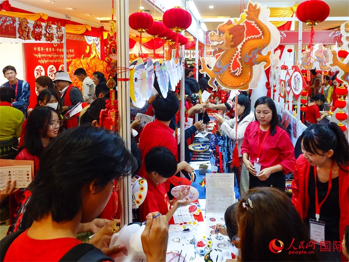 活動(dòng)現(xiàn)場(chǎng)氣氛熱烈。人民網(wǎng)記者 謝佳君攝
