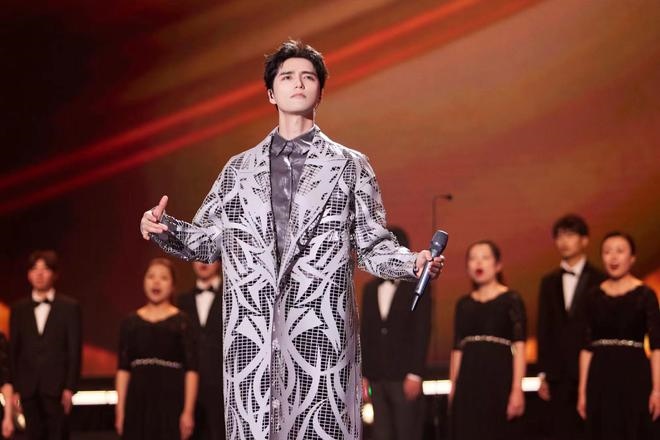 演員李建義、許魏洲和歌手等的音樂秀《有種浪漫叫中國(guó)航天》