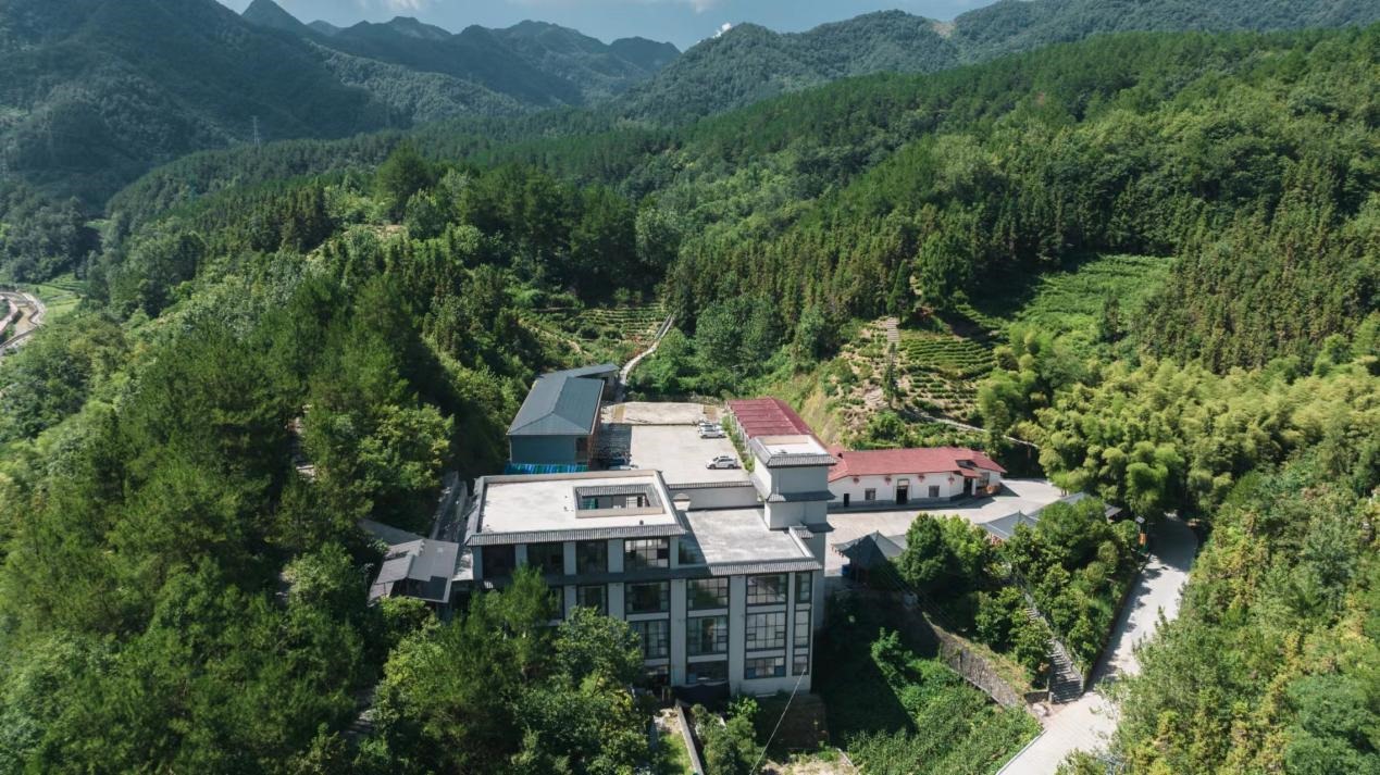 蒿坪鎮(zhèn)金石村“喬家大院”農(nóng)家樂航拍圖。常洪萍供圖
