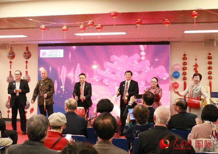 打擊樂合奏《春節(jié)序曲》。人民網(wǎng) 許可攝