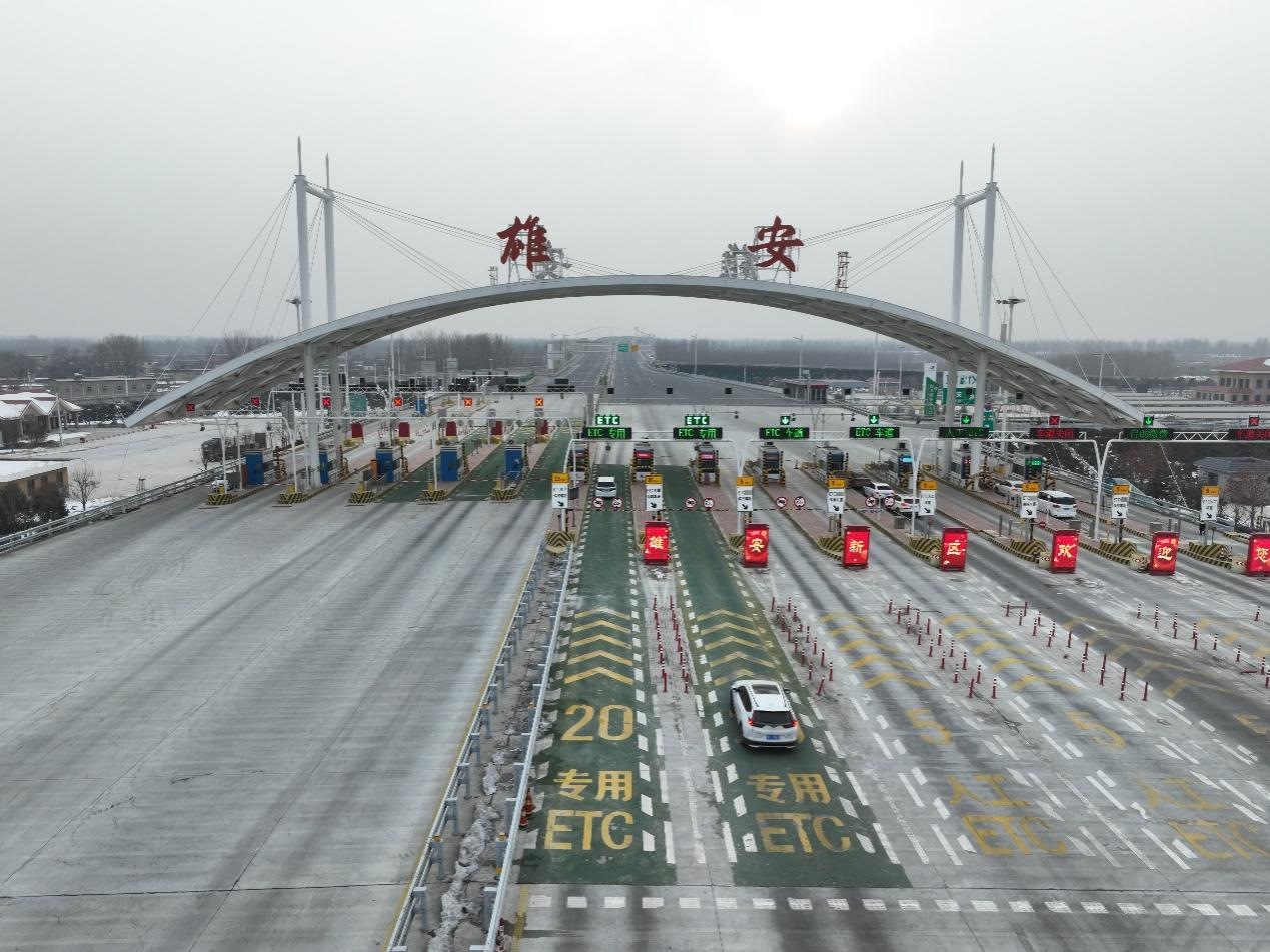 京雄高速全線正式實現(xiàn)通車運營。人民網(wǎng)記者 李兆民攝