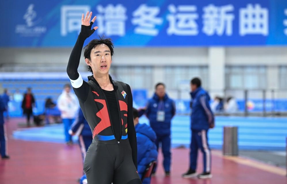 遼寧隊(duì)選手吳宇在第十四屆全國(guó)冬季運(yùn)動(dòng)會(huì)速度滑冰男子10000米A組決賽中奪冠，并打破由他本人保持的全國(guó)紀(jì)錄（2024年1月14日攝）。新華社記者 連振 攝