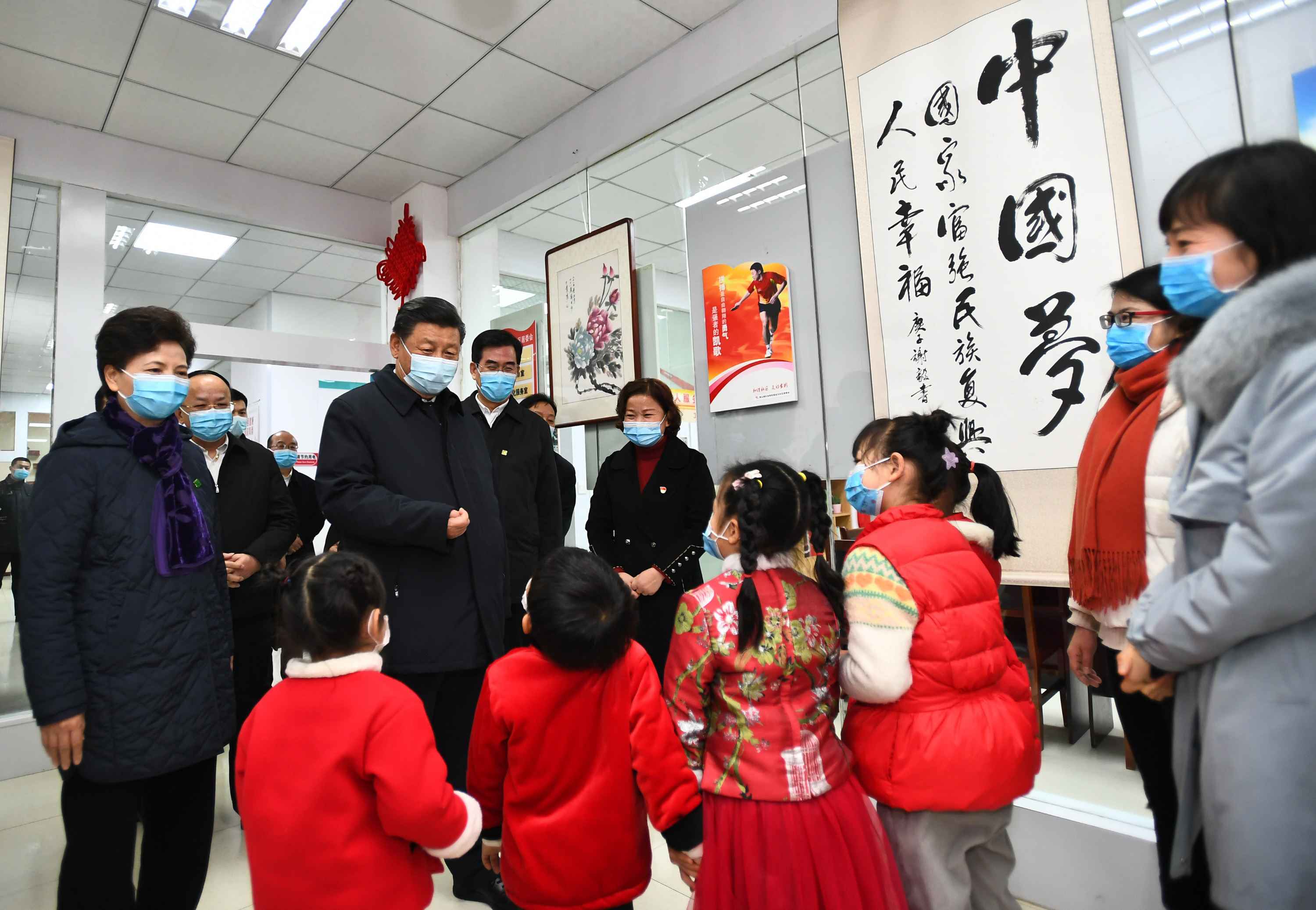 △ 2021年2月4日下午，習(xí)近平在貴陽市觀山湖區(qū)金陽街道金元社區(qū)，看望慰問社區(qū)居民。