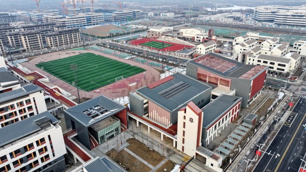 北京四中雄安校區(qū)和雄安史家胡同小學(xué)（2月6日攝，無人機照片）。新華社記者 牟宇 攝