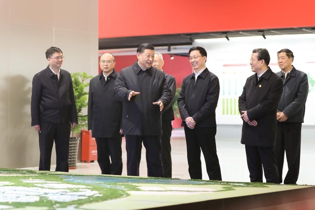 2019年1月16日上午，習(xí)近平總書記在河北雄安新區(qū)規(guī)劃展示中心，仔細(xì)聽取新區(qū)總體規(guī)劃、政策體系及建設(shè)情況介紹。新華社記者 鞠鵬 攝