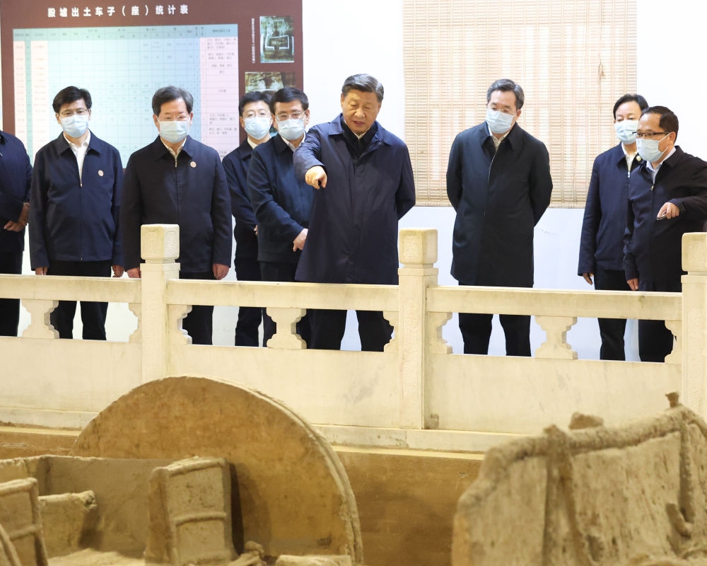 2022年10月28日下午，習(xí)近平在安陽市殷墟遺址考察。新華社記者 丁林 攝