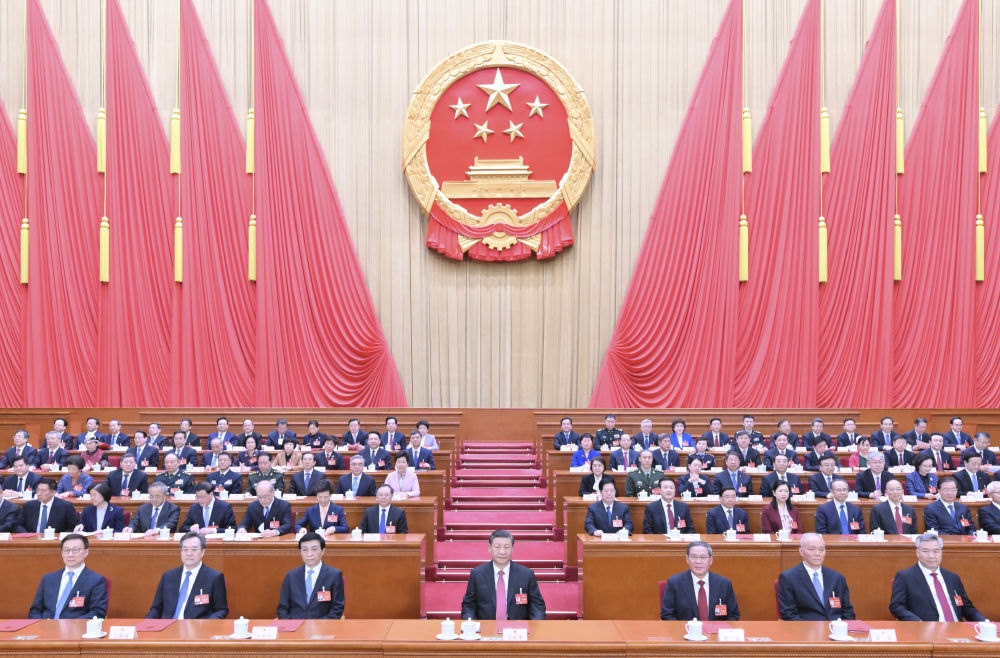 3月11日，第十四屆全國(guó)人民代表大會(huì)第二次會(huì)議在北京人民大會(huì)堂閉幕。黨和國(guó)家領(lǐng)導(dǎo)人習(xí)近平、李強(qiáng)、王滬寧、蔡奇、丁薛祥、李希、韓正等在主席臺(tái)就座。趙樂(lè)際主持閉幕會(huì)。