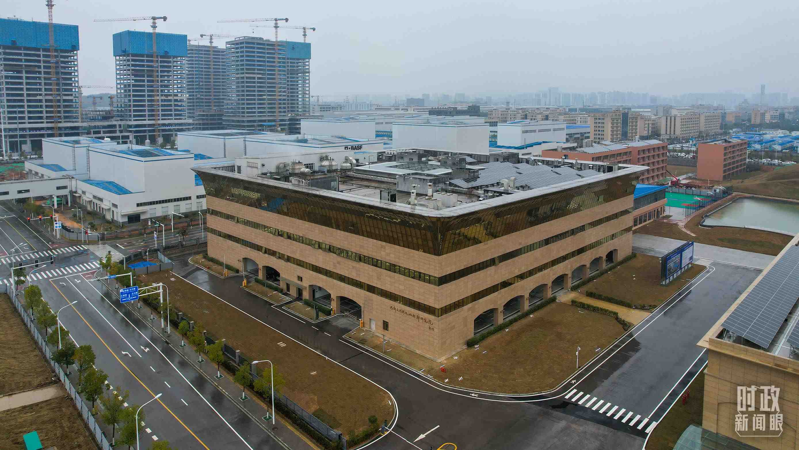 △巴斯夫杉杉電池材料研究院。（總臺(tái)央視記者范凱拍攝）