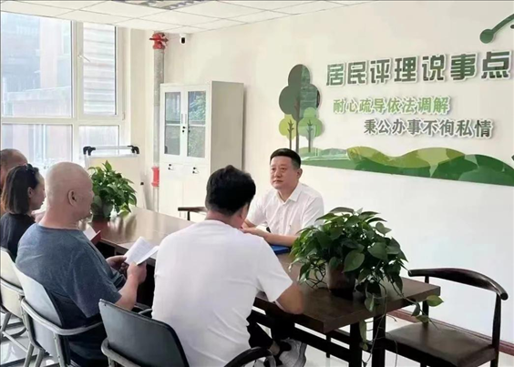 村（居）民評理說事點調(diào)解矛盾糾紛。遼寧省司法廳供圖