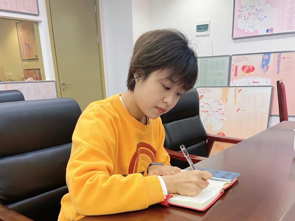 武麗潔在工作中。新華社發(fā)