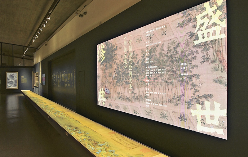 “中國歷代繪畫大系”，是習(xí)近平總書記親自批準(zhǔn)、高度重視的一項規(guī)模浩大、縱貫歷史、橫跨中外的國家級重大文化工程。圖為中國國家版本館杭州分館展示的“盛世修典——‘中國歷代繪畫大系’”收錄的數(shù)字化古畫（2023年5月31日攝）。 新華社記者 翁忻旸/攝
