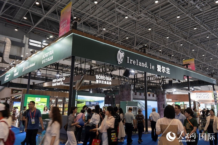 第四屆中國國際消費品博覽會愛爾蘭國家館。人民網(wǎng) 常沙攝