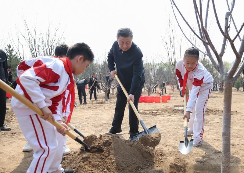 △2024年4月3日，習(xí)近平總書記來到北京市通州區(qū)潞城鎮(zhèn)參加首都義務(wù)植樹活動。