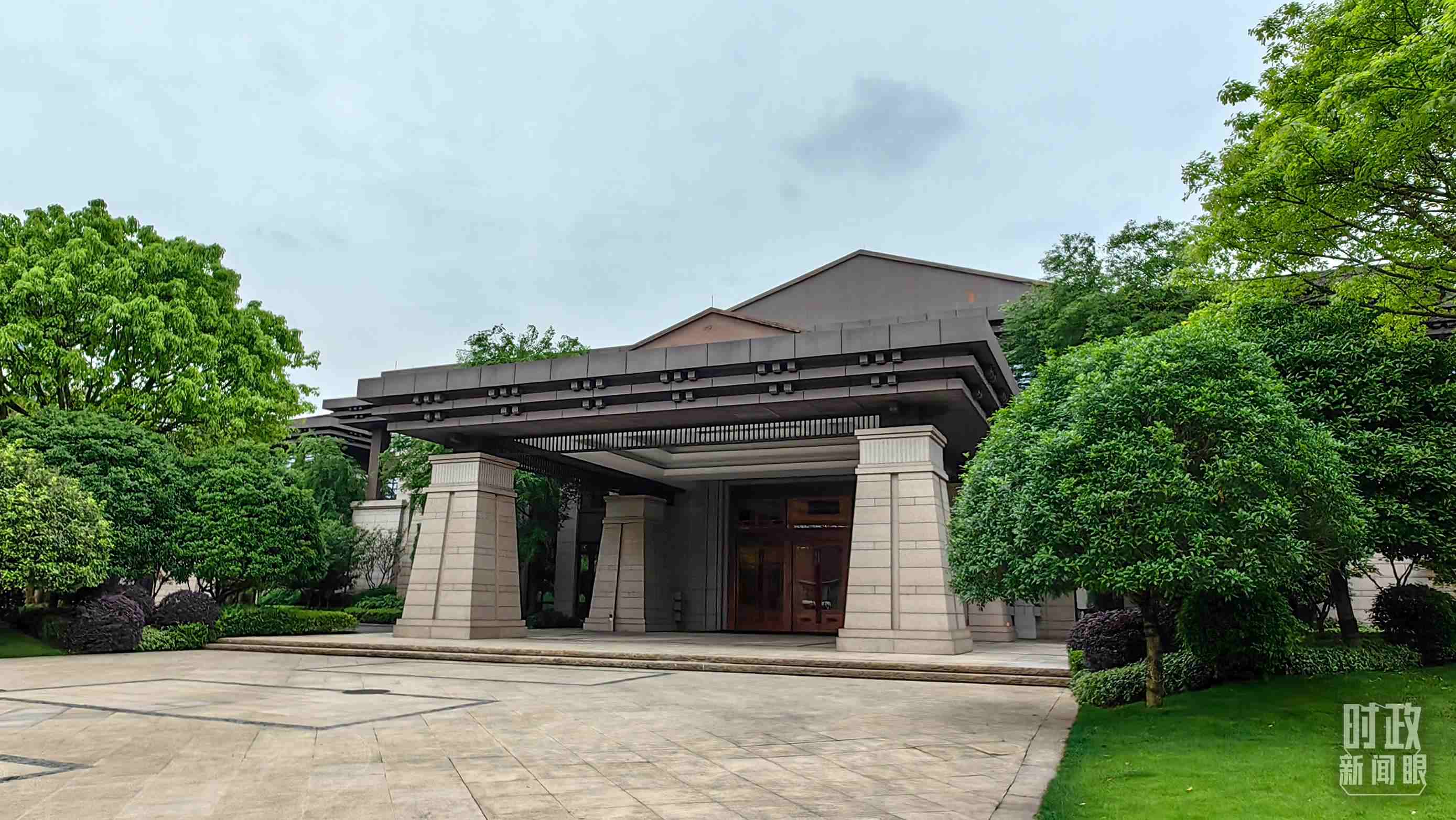 △重慶市渝州賓館，新時(shí)代推動(dòng)西部大開(kāi)發(fā)座談會(huì)在這里召開(kāi)。（總臺(tái)央視記者段德文拍攝）