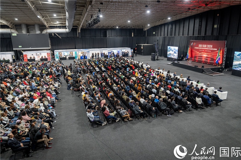 2024年中資企業(yè)招聘大會現(xiàn)場。 人民網(wǎng) 希拉茲攝