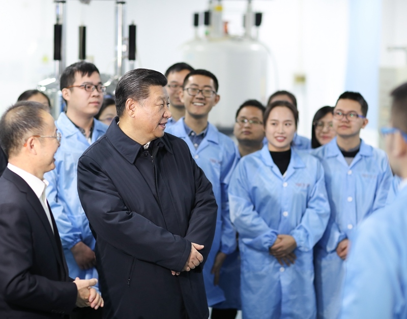 2019年1月17日，習(xí)近平在天津南開大學(xué)元素有機(jī)化學(xué)國(guó)家重點(diǎn)實(shí)驗(yàn)室同師生親切交流。