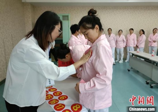 寧夏開展全國孤殘兒童護(hù)理員高級技師、技師職業(yè)技能等級認(rèn)定工作。寧夏民政廳 供圖