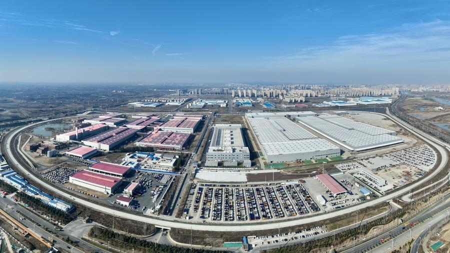 安徽省肥西縣在建的新能源汽車(chē)產(chǎn)業(yè)園（2024年1月24日攝，無(wú)人機(jī)照片）。新華社發(fā)（陳家樂(lè) 攝）