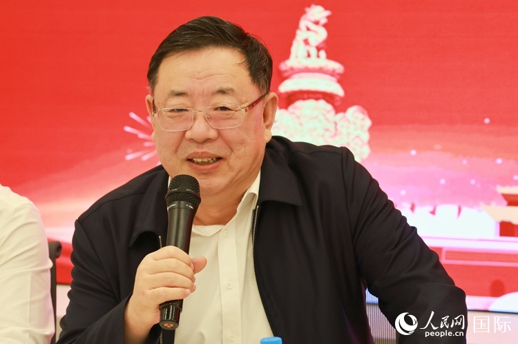 山東省泰安市委書記、市人大常委會(huì)主任楊洪濤在座談會(huì)上致辭。人民網(wǎng)記者 陳海琪攝