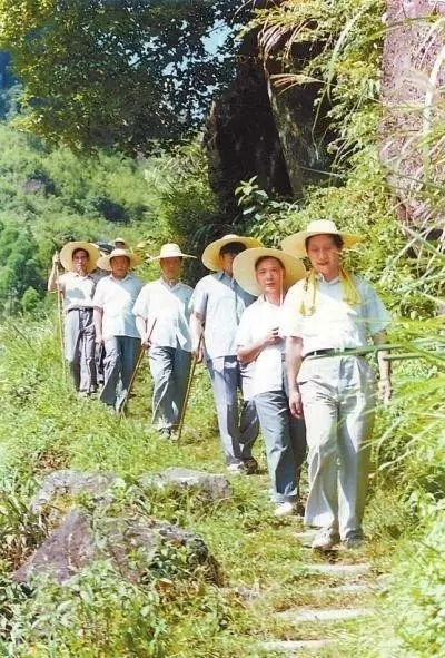 1989年7月，習近平在壽寧縣山村。