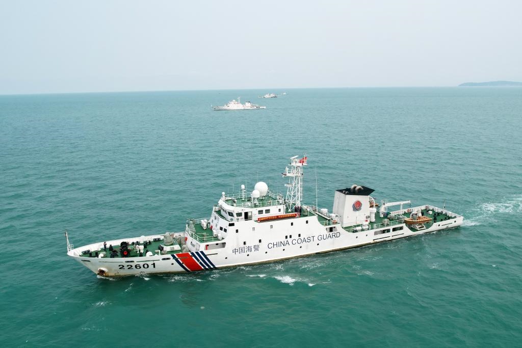 圖為5月14日海警艦艇編隊在巡航管控。（中國海警局南海分局供圖）