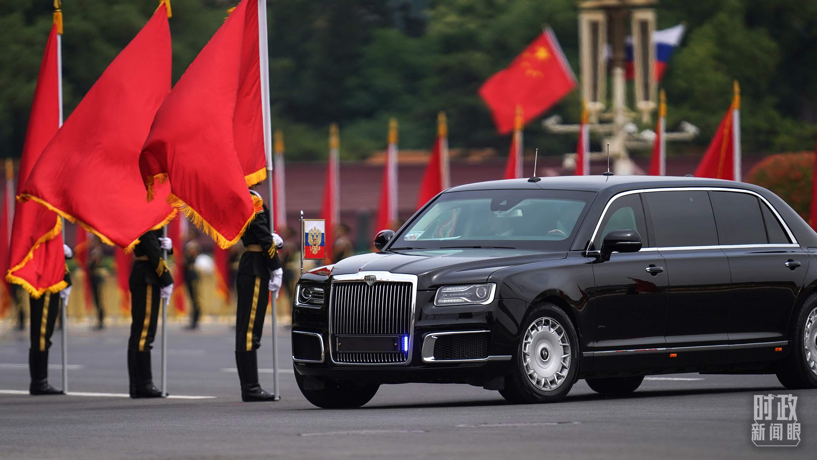 △普京總統(tǒng)乘車抵達(dá)歡迎儀式現(xiàn)場。（總臺(tái)國廣記者李晉拍攝）