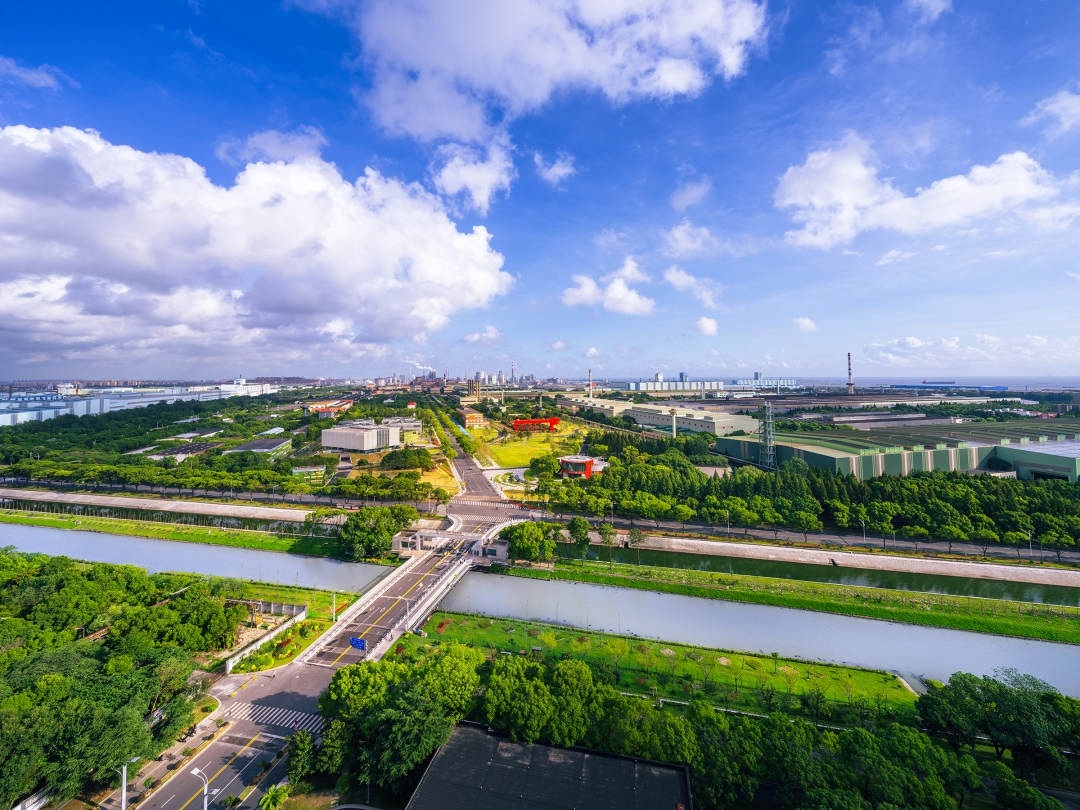 位于長(zhǎng)江口的上海寶鋼廠區(qū)，有生態(tài)花園工廠的美譽(yù)。劉繼鳴攝