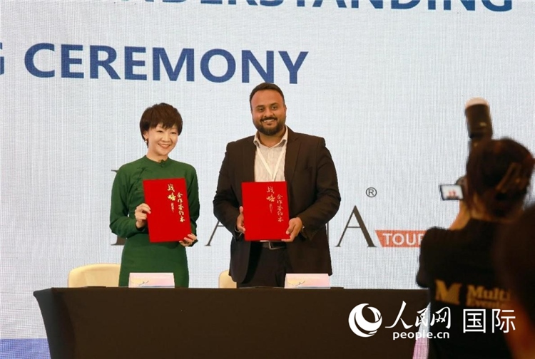 三亞與迪拜當地旅行社簽署合作協(xié)議。人民網記者管克江攝