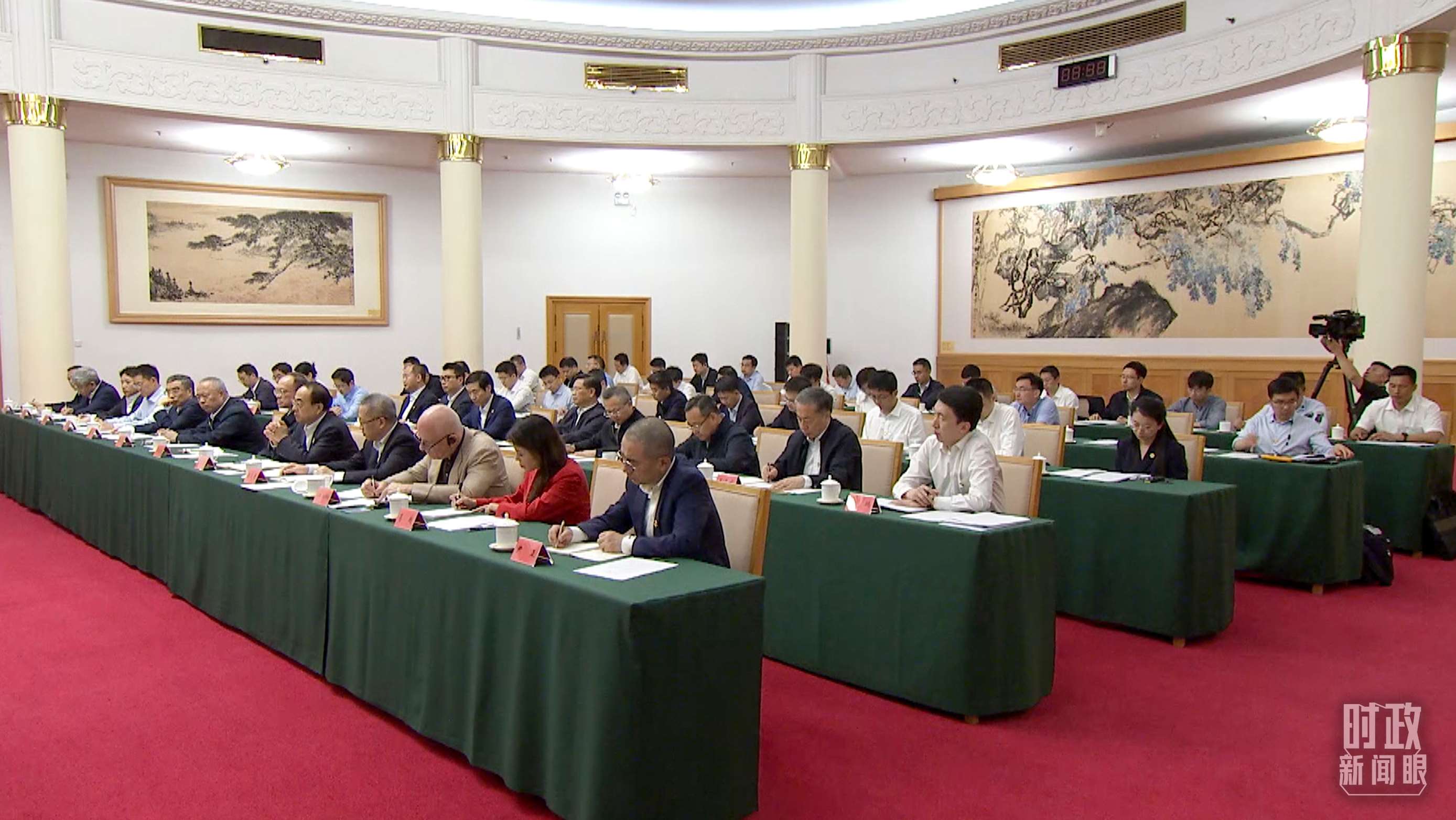 企業(yè)和專家座談會現(xiàn)場。
