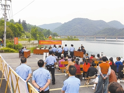 庭審現(xiàn)場。