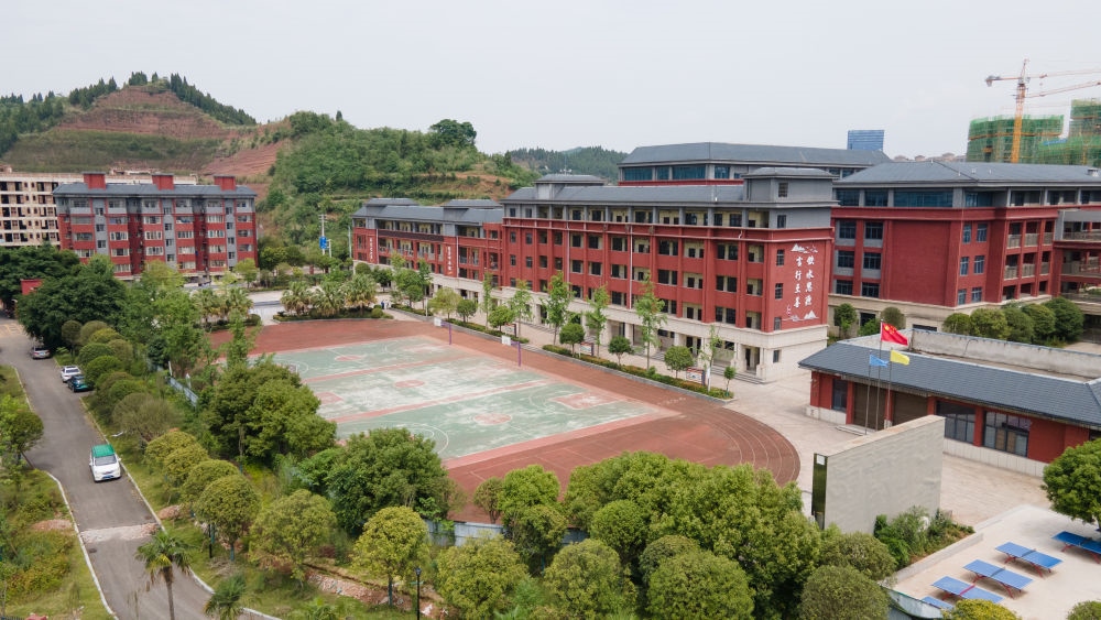 這是5月31日拍攝的之江小學(xué)校園（無(wú)人機(jī)照片）。新華社記者 胥冰潔 攝