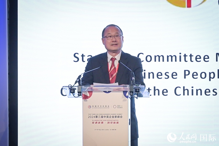 香港中華總商會(huì)會(huì)長(zhǎng)、香港新華集團(tuán)主席蔡冠深致辭。人民網(wǎng) 郭錦標(biāo)攝