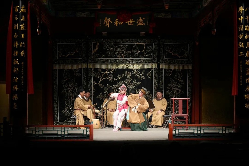 永嘉昆曲表演及音樂特點(diǎn)分享會(huì)在北京正乙祠戲樓舉行。