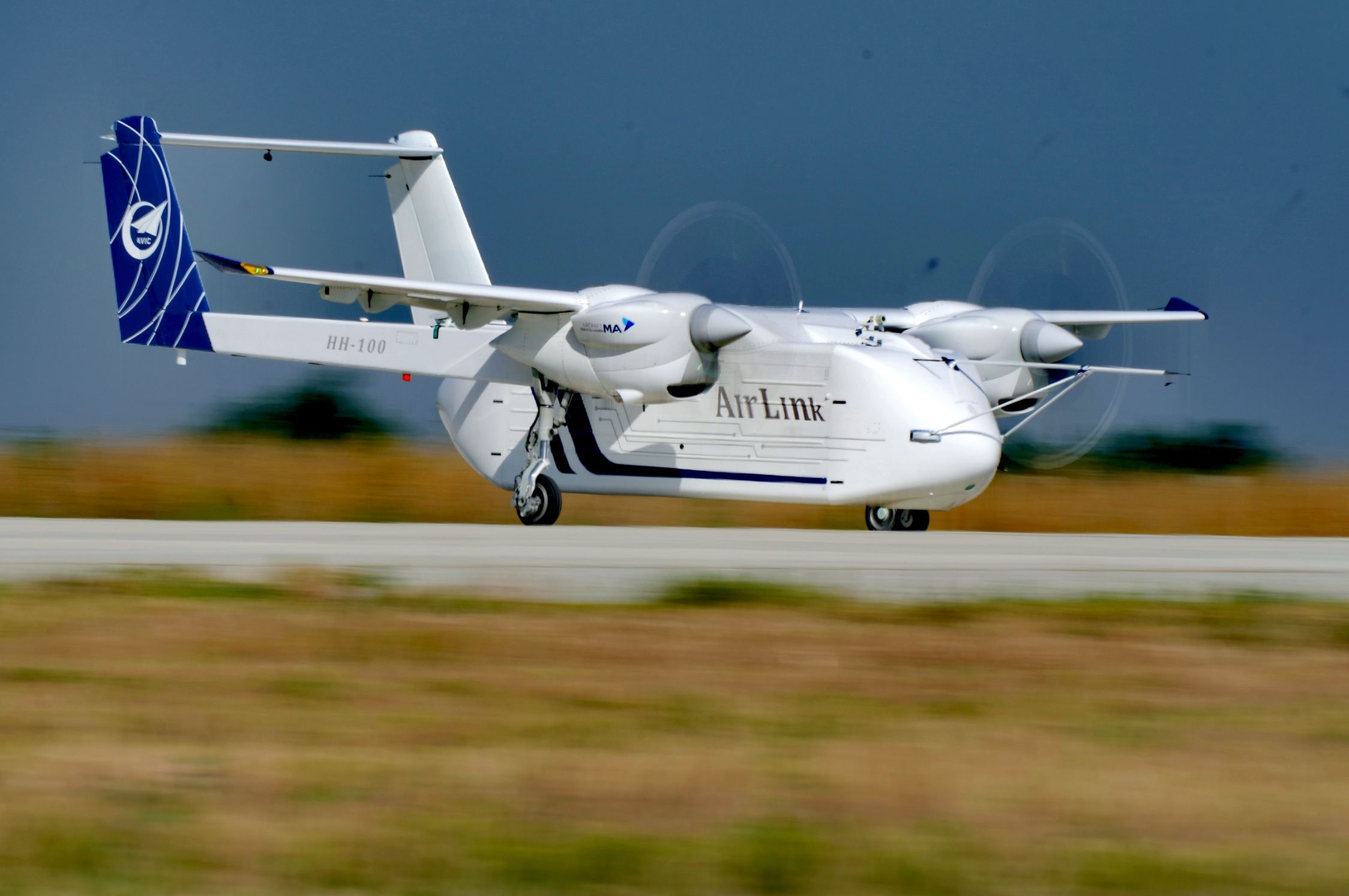 △2024年6月12日，HH-100航空商用無(wú)人運(yùn)輸系統(tǒng)驗(yàn)證機(jī)在西安藍(lán)田通用機(jī)場(chǎng)首飛成功。
