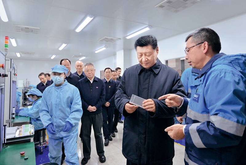 2024年3月18日至21日，中共中央總書記、國家主席、中央軍委主席習(xí)近平在湖南考察。這是18日下午，習(xí)近平在中德合資企業(yè)巴斯夫杉杉電池材料有限公司考察。 新華社記者 謝環(huán)馳/攝