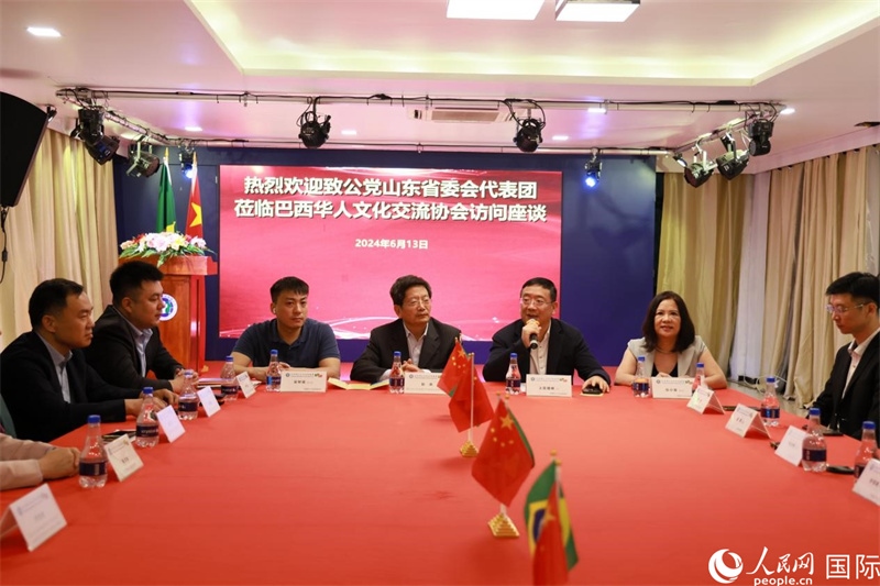 巴西華人文化交流協(xié)會(huì)主席上官劍鋒在座談會(huì)上致辭。人民網(wǎng)記者 宋亦然攝