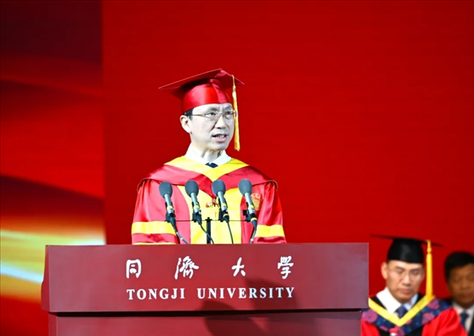 同濟大學校長、中國工程院院士鄭慶華