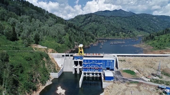 這是2021年7月28日拍攝的哈薩克斯坦圖爾古孫水電站（無(wú)人機(jī)照片）。新華社發(fā)（奧斯帕諾夫攝）
